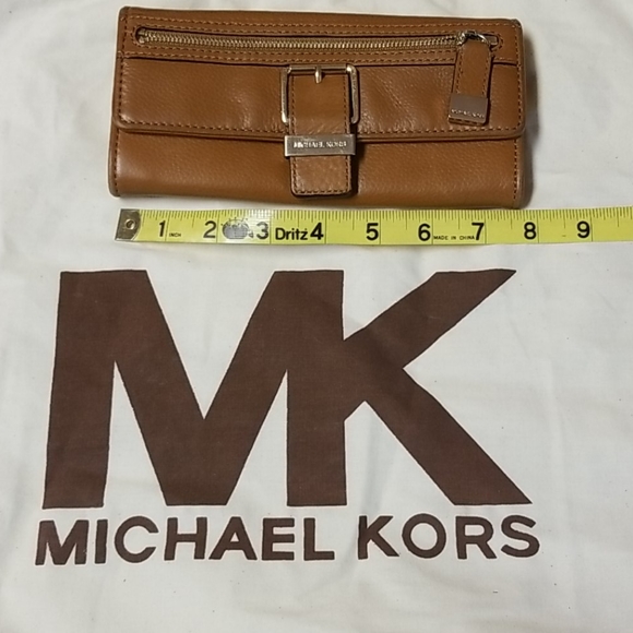 Michael Kors Wallet - Picture 11 of 11